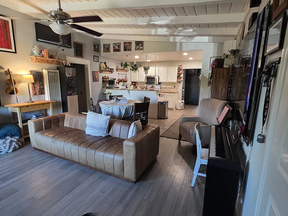 328 Eddie Dr