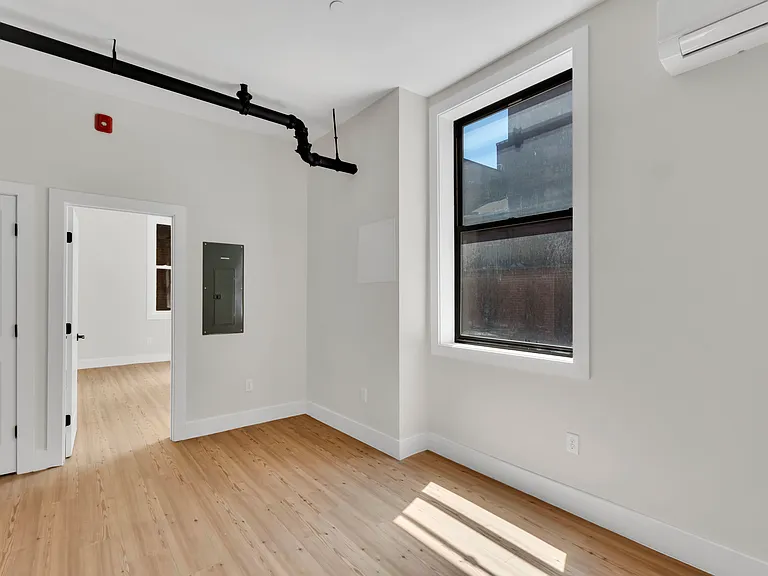 472 Main St — Photo 13