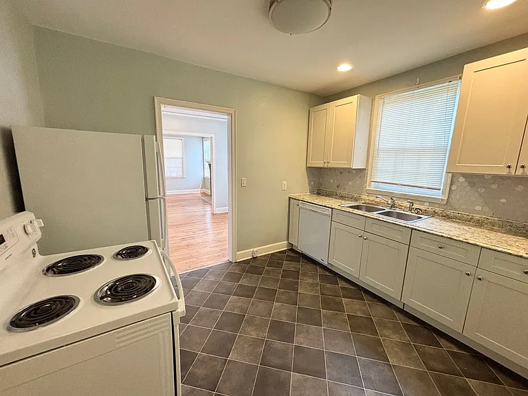 2944 Hope Ave — Photo 11