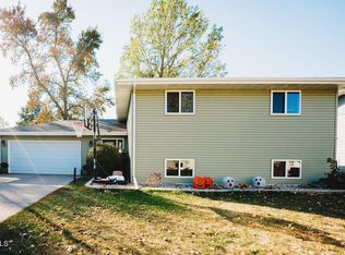 1525 6th Ave NE, Jamestown, ND 58401