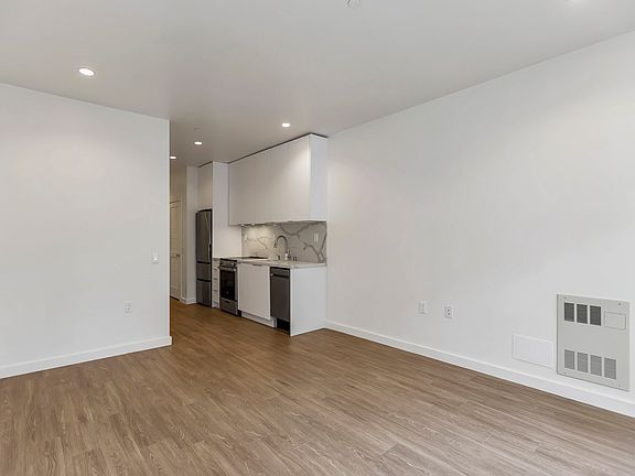 4th image of 1950 Franklin St APT 8