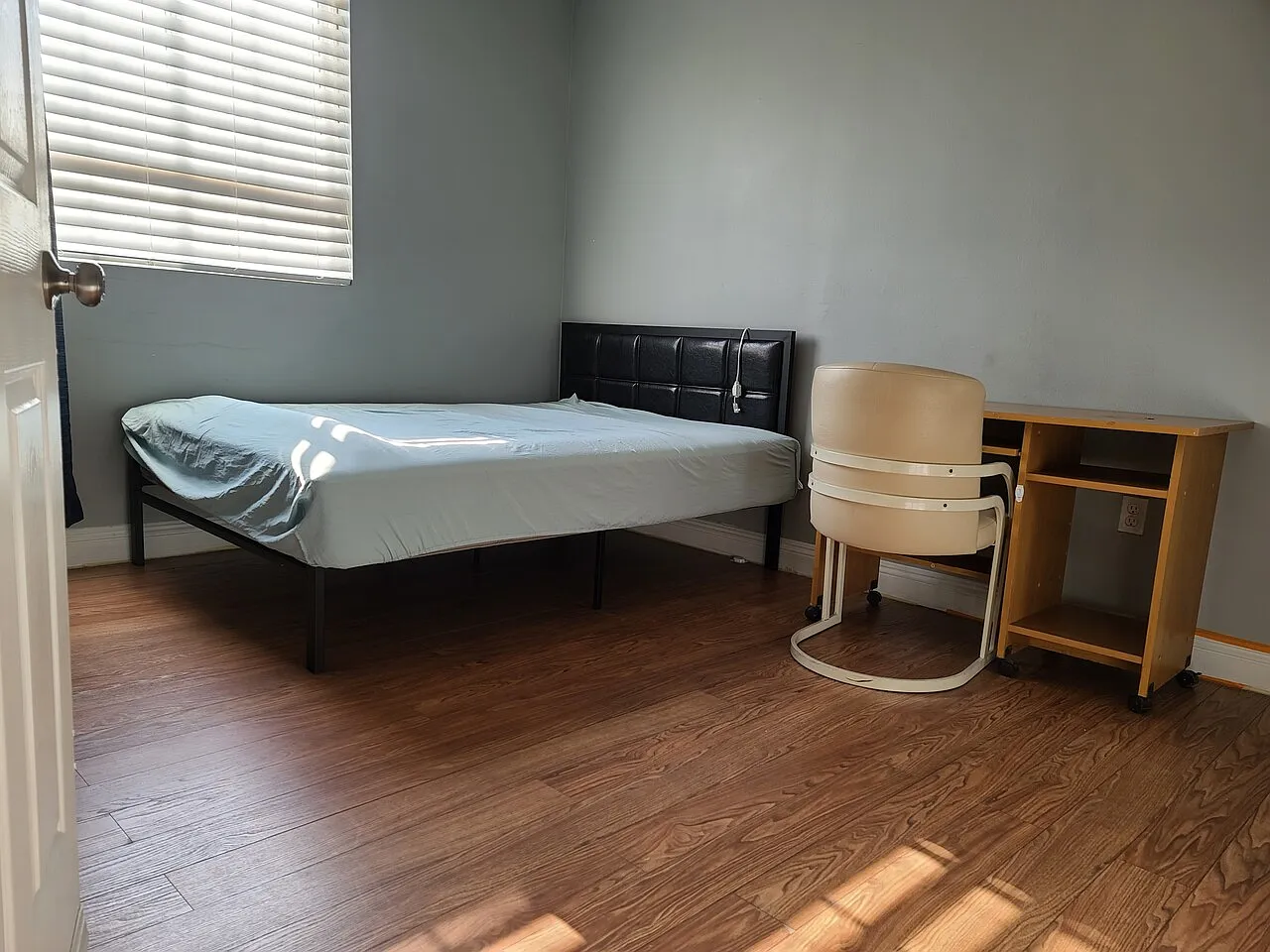 1 bed, 3823 sqft, $800 — Photo 3