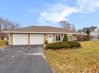 4220 Summerhill Rd, Traverse City, MI 49684