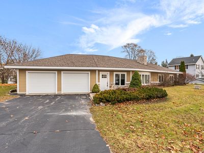 4220 Summerhill Rd, Traverse City, MI, 49684