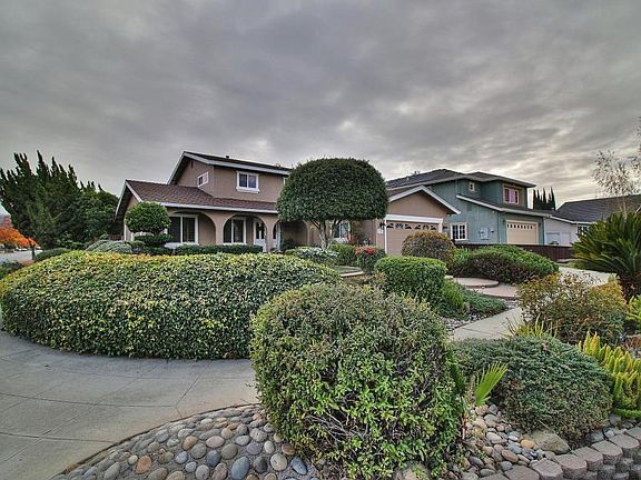 2nd image of 1382 Medallion Dr