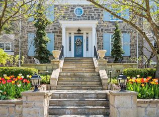 207 Warwick Dr, Pittsburgh, PA 15241