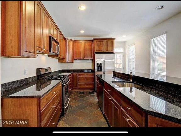 5th image of 2611 E Fairmount Ave