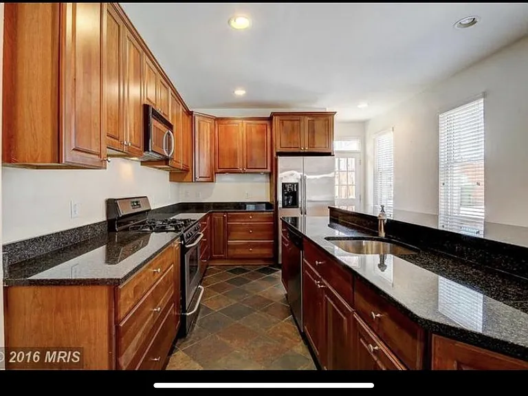 2611 E Fairmount Ave — Photo 5