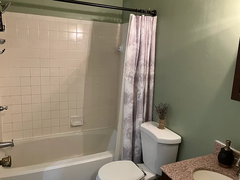 526 E Graham Pl #B — Photo 5