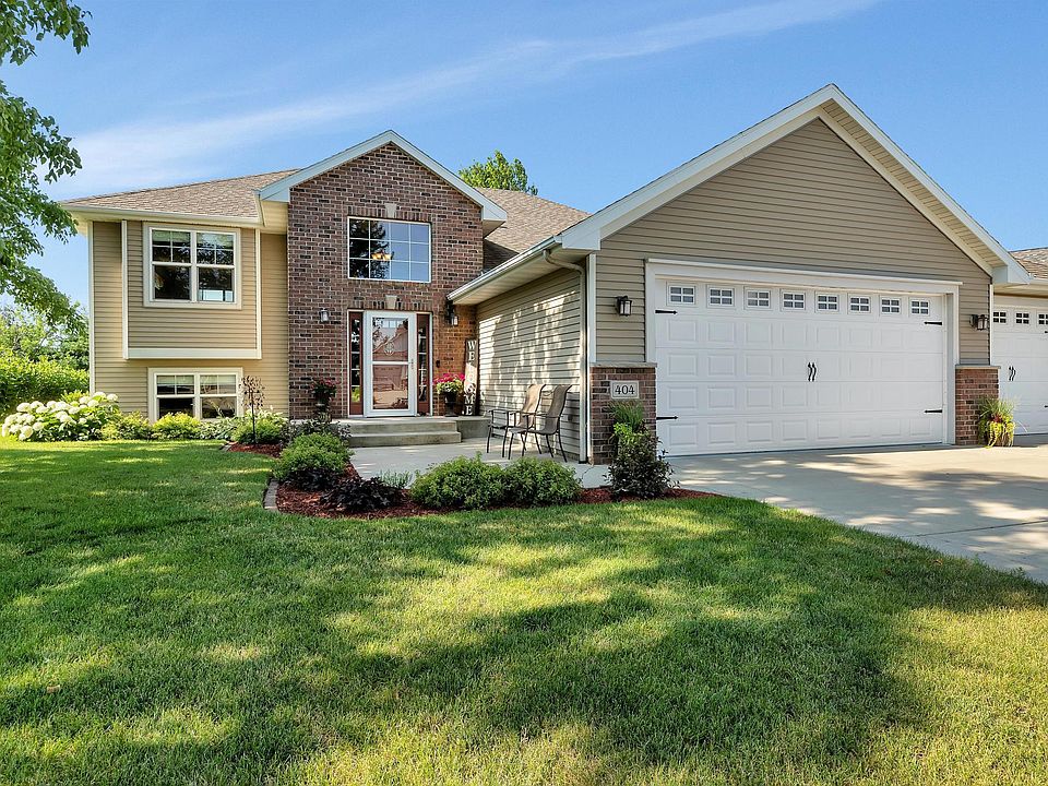 1st image of 404 Iris Ln NE