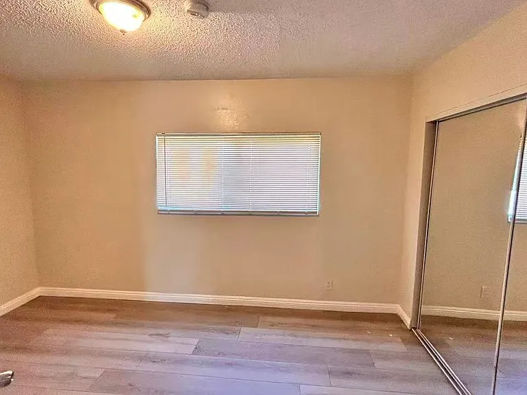 7642 Vineland Ave — Photo 13