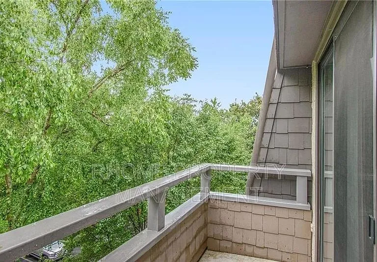 1418 Highland Bluff Dr SE — Photo 12