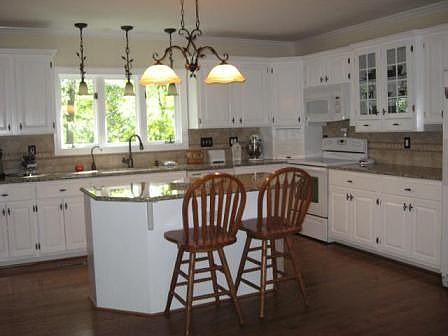 Kitchen (upper level)