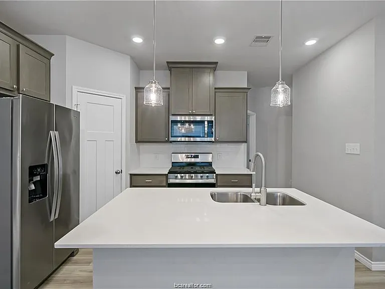 827 Mineral Wells Ln — Photo 11
