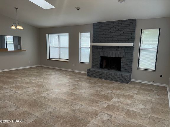 3rd image of 920 Forest Glen Dr