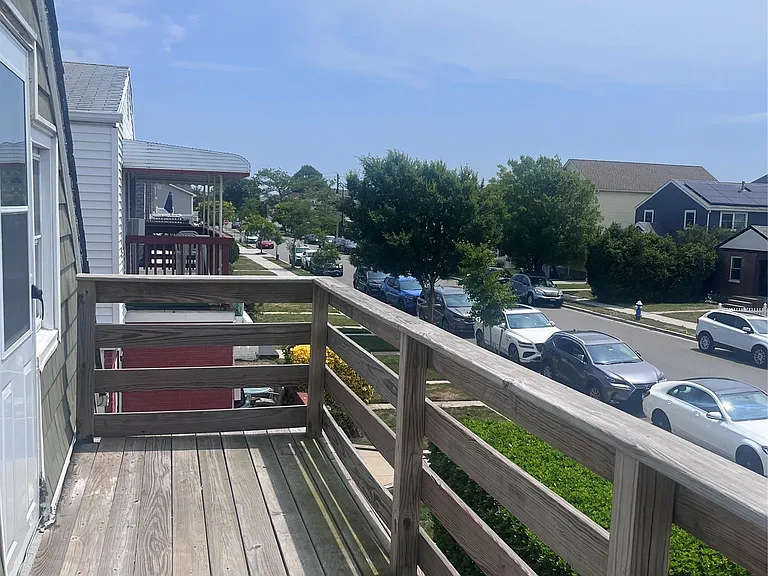 225 E Market St — Photo 7