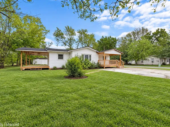 702 W Main St, Gentry, AR 72734