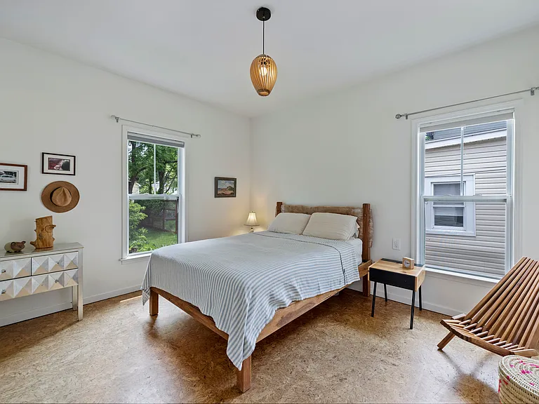 1014 Onslow St — Photo 8