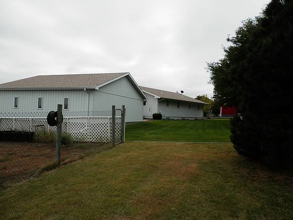 3rd image of 622 E 3rd St