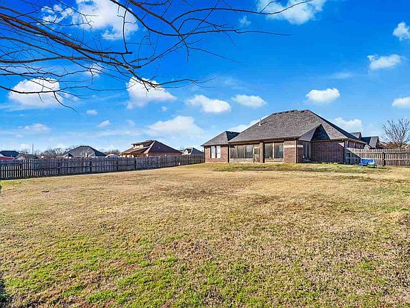 2nd image of 505 Lantana Pl