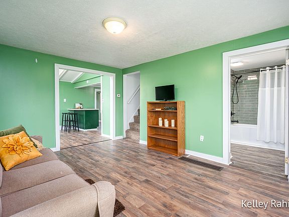 3rd image of 411 E Green St