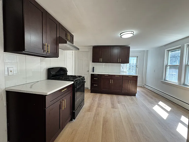 86 Emerson St #1 — Photo 4