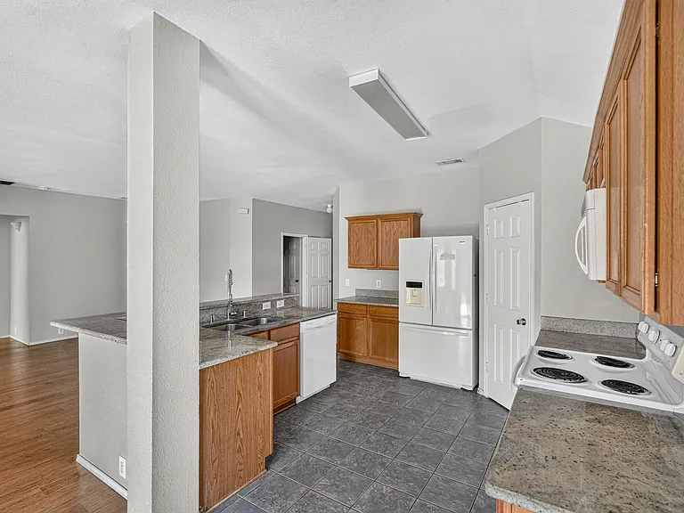 1325 Periwinkle Dr — Photo 15