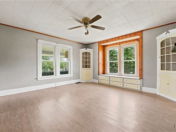 3rd image of 729 Mercer Rd