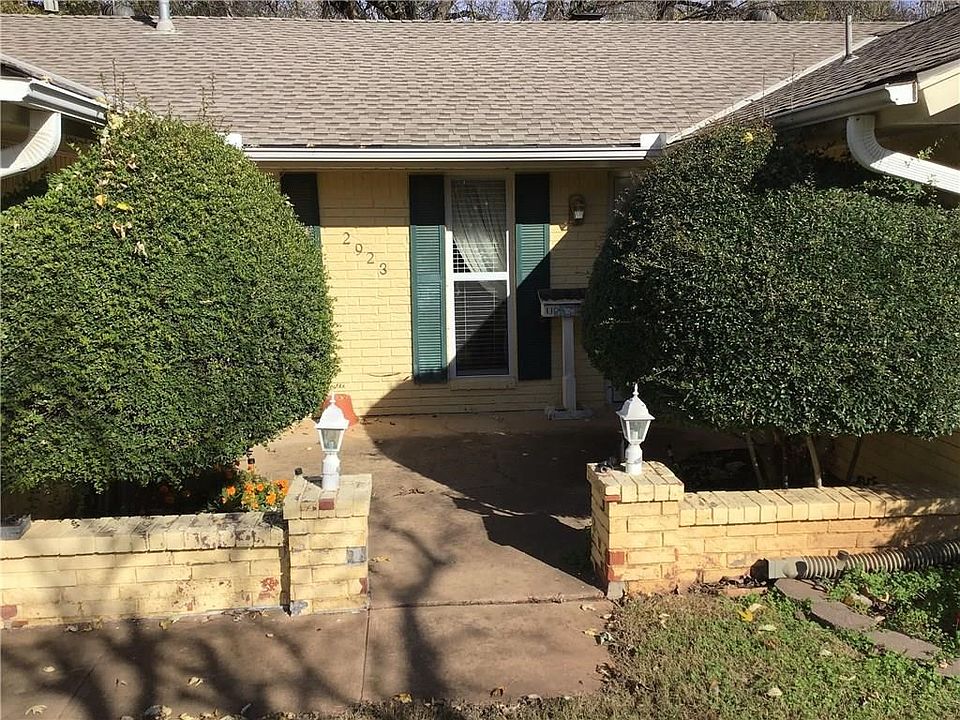 1st image of 2923 Willow Creek Dr