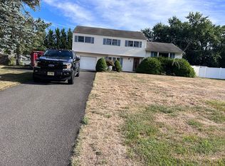 5 Hawthorne Ave, Manalapan, NJ 07726