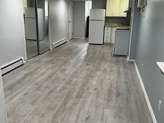 5th image of 33 Beverly Ct #1