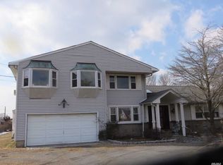 106 Awixa Ave, Bay Shore, NY 11706