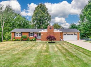 2100 Greencrest Dr, Uniontown, OH 44685