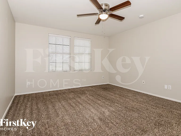 609 Rosemary Dr — Photo 13