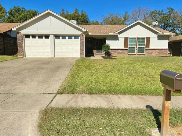 701 Morning Glory Ln, Bedford, TX 76021