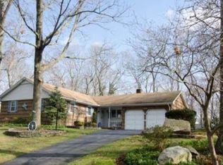 10 Woodland Rd, Miller Place, NY 11764