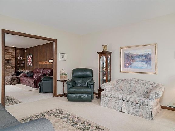 2nd image of 25 Scattertree Ln