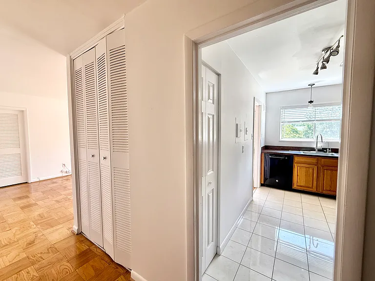 10655 Montrose Ave #204 — Photo 4