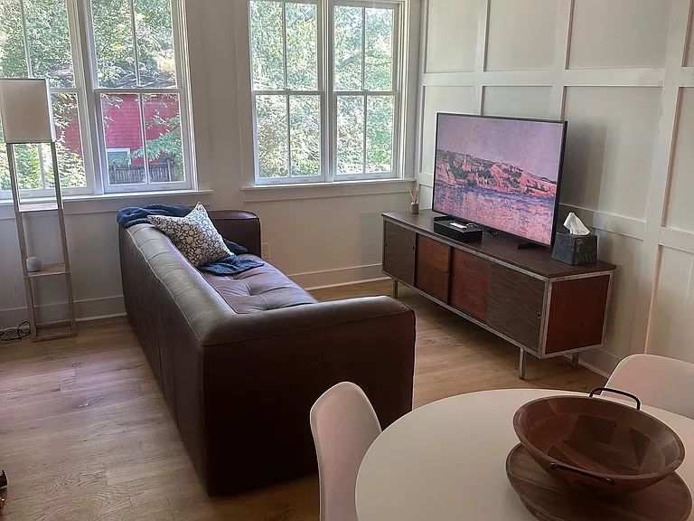 225 Warren St NE #B — Photo 3