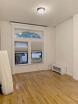 4th image of 168 W 77th St #4B