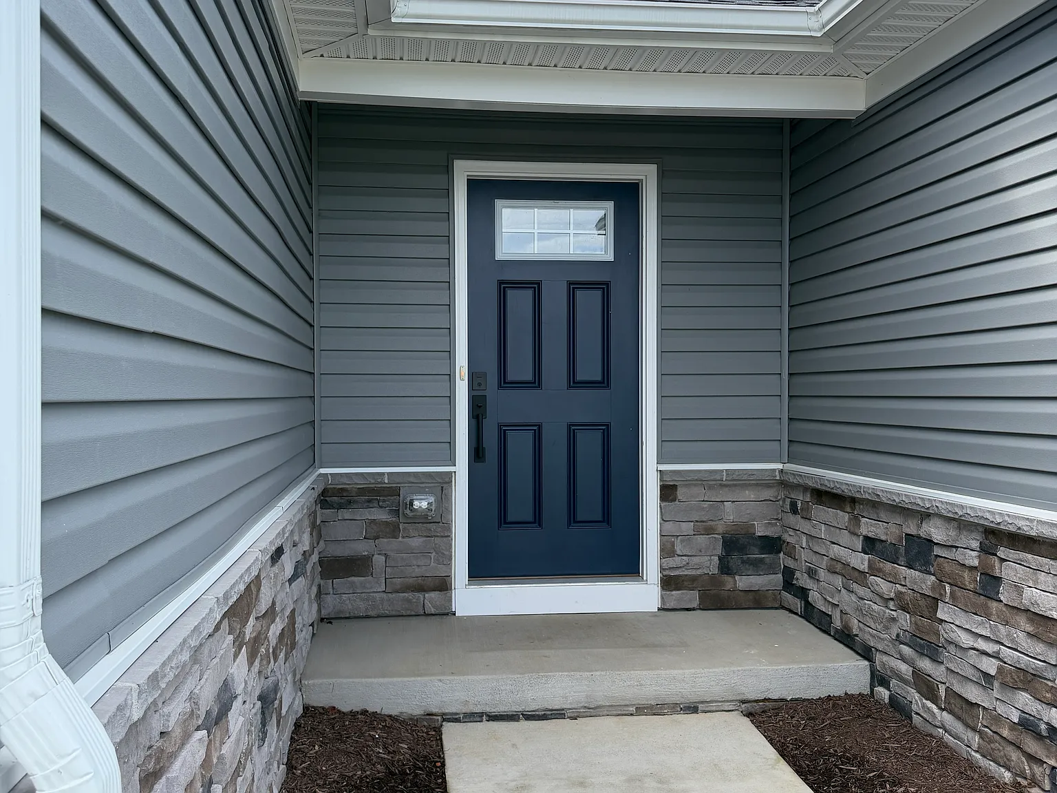 3 bed, 1400 sqft, $2,150 — Photo 2
