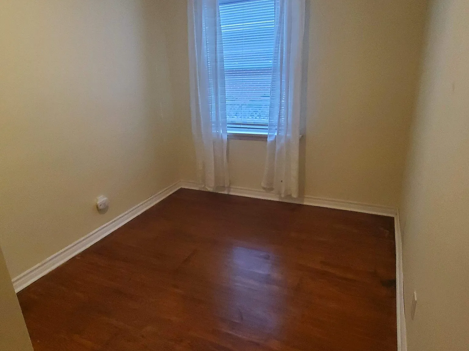 3 bed, $2,500 — Photo 2