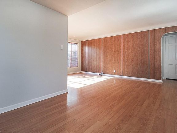 3rd image of 6796 Greenleaf Ave