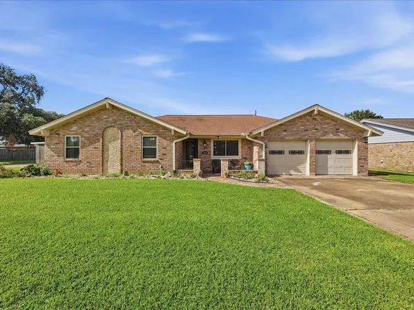 1109 Arthur St, Bridge City, TX 77611