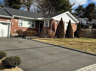 110 Glenwood Rd, Glenwood Landing, NY 11547