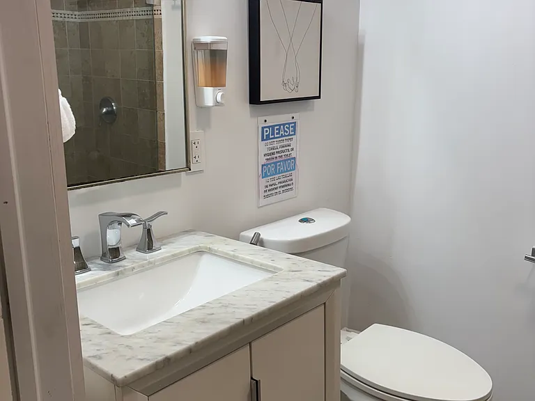 NW 38th Pl — Photo 11
