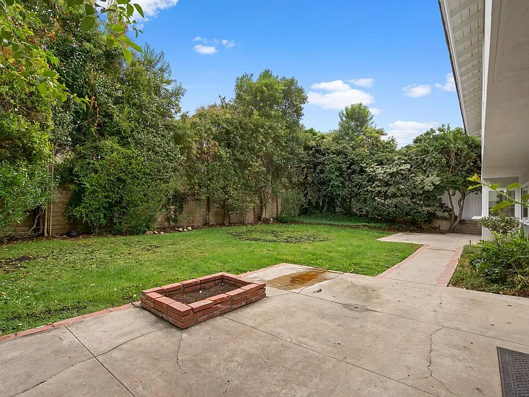 1672 Wellington Pl — Photo 30