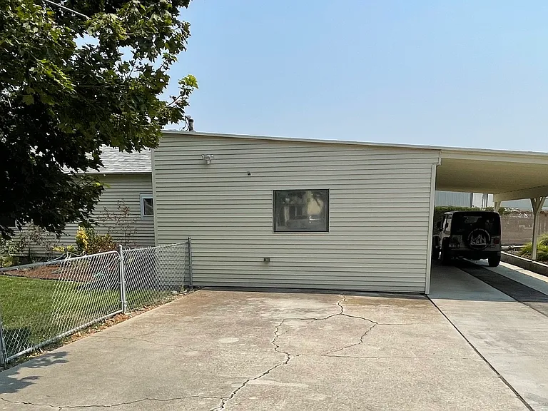 209 W Murray St — Photo 14