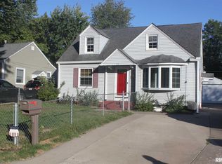 33 Blackhawk Hills Ct, Rock Island, IL 61201