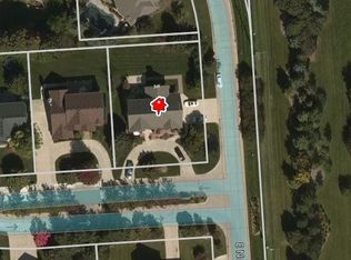 40414 Coachwood Cir, Northville, MI 48168